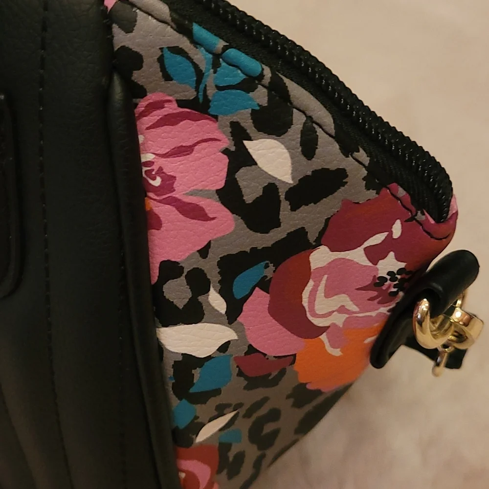 New Betsy Johnson Purse - Picture 3 of 10